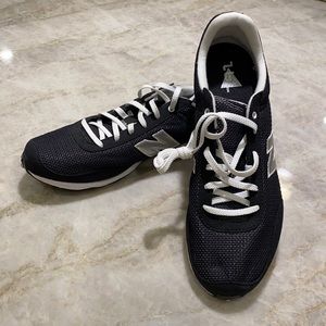 NewBalance Lifestyle shoes,9 narrow. Black w/silver detail